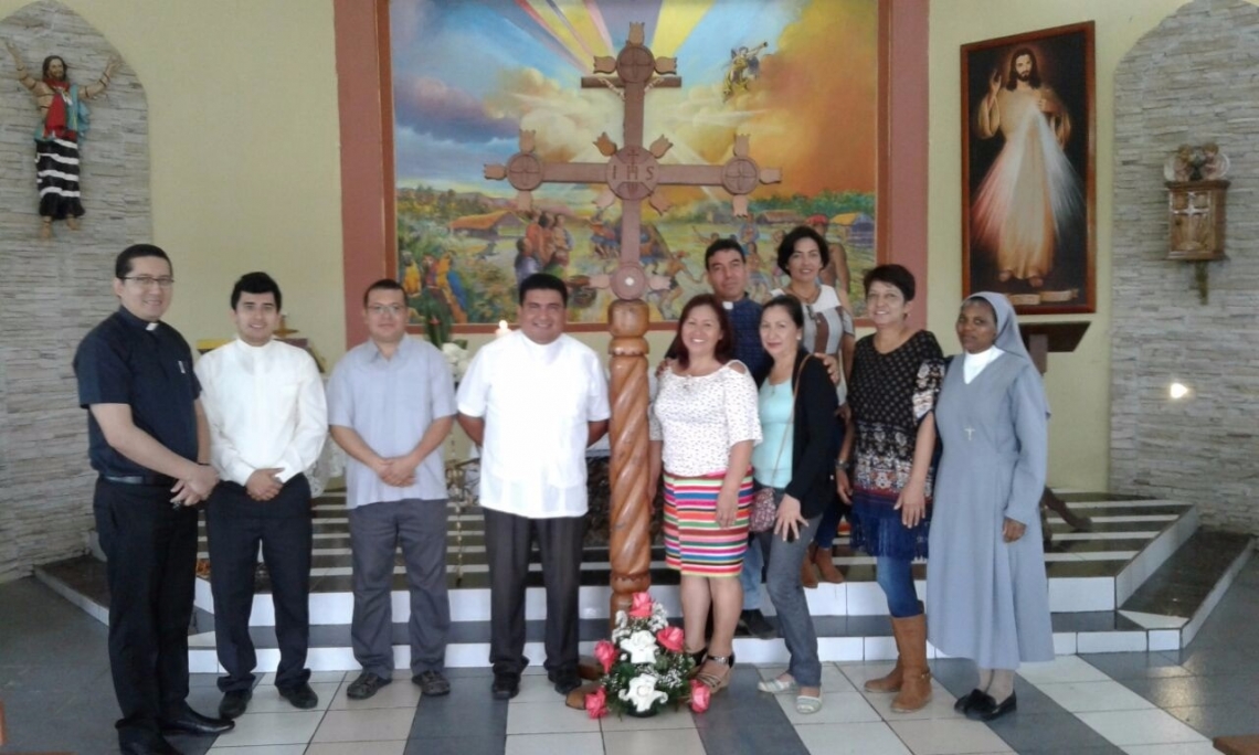 Ecuador consegna croce missionaria